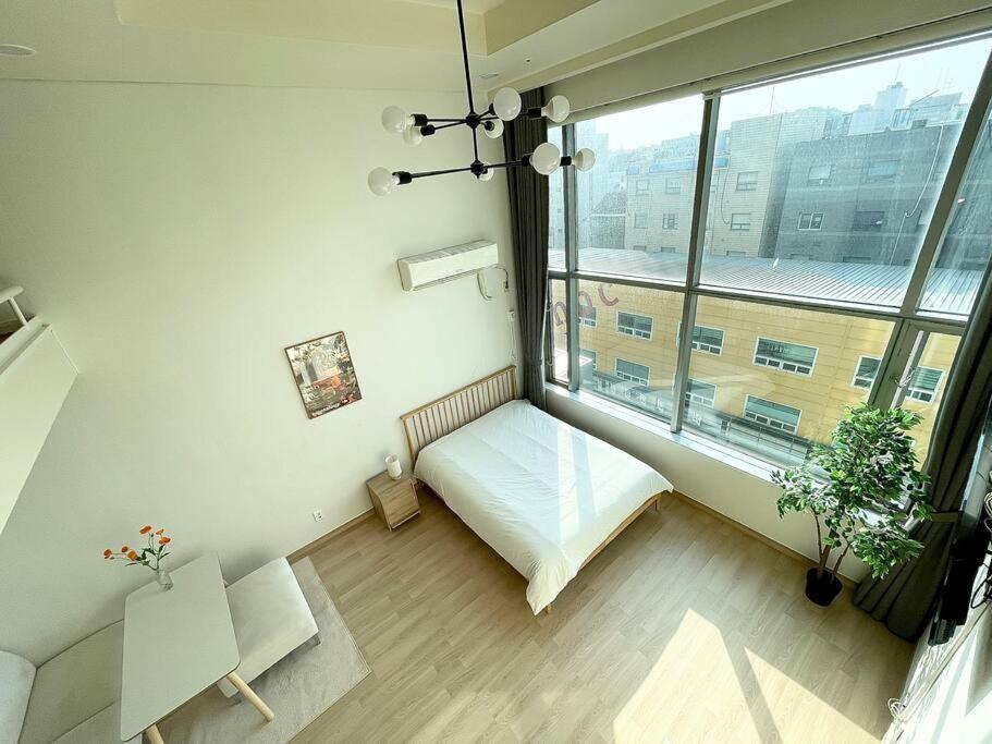 Modern Loft Hongdae Apartemen *